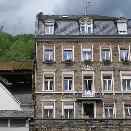 아파트 Heuser Ii *